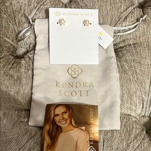 Kendra Scott Blush Pearl Earrings